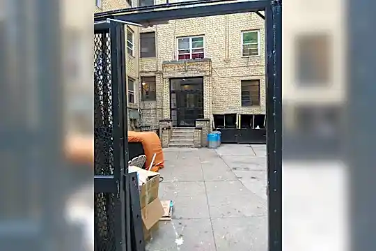 695 Walton Ave 711 Photo 2