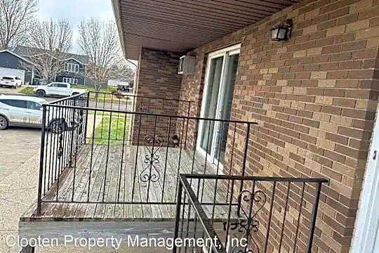 1405 3rd Ave NE Photo 2