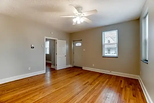 415 Pike St Photo 2