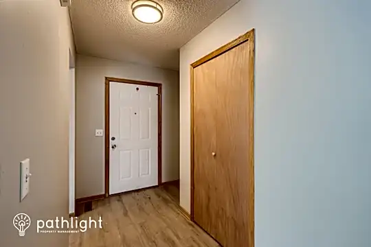 309 13th Ave NE Photo 2