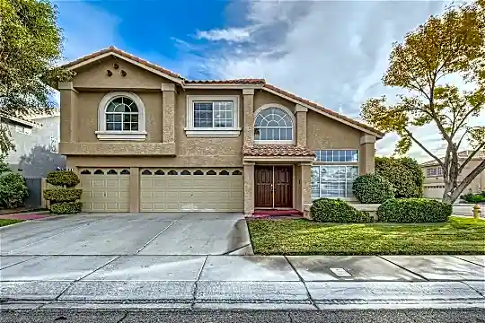 4400 Olive Tree Cir Photo 2