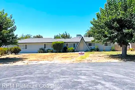 7421 N Maple Ave Photo 1