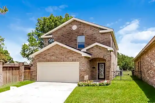 2903 Oak Pointe Blvd Photo 2