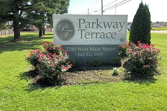 Parkway Terrace Apartments Photo 2