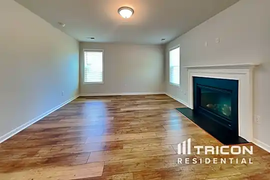 325 Siskin Place Photo 2