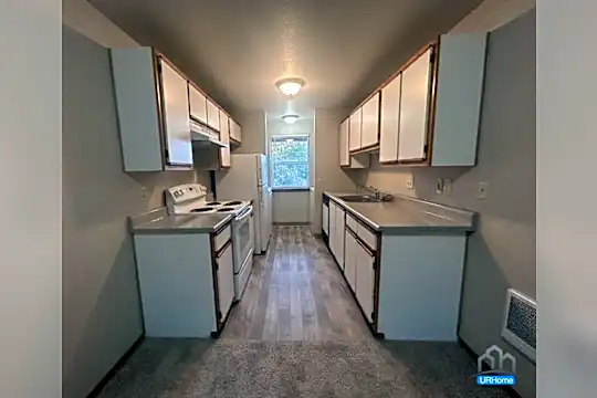 611 SE 190th Ave Photo 2