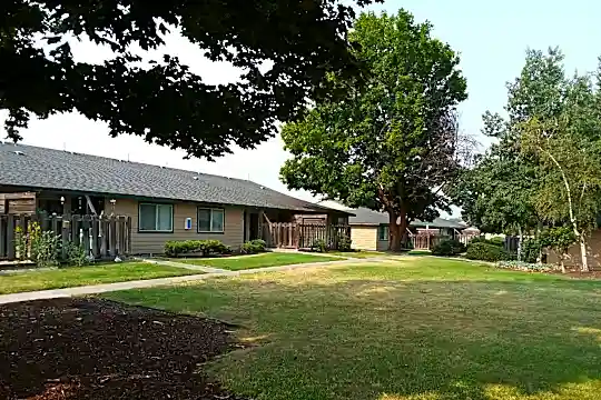KINGSWOOD APTS Photo 1