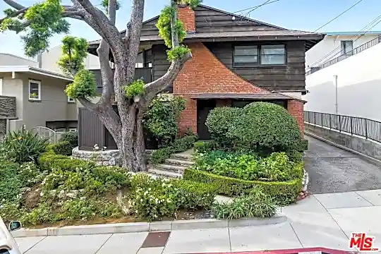 1147 Horn Ave #2 Photo 2