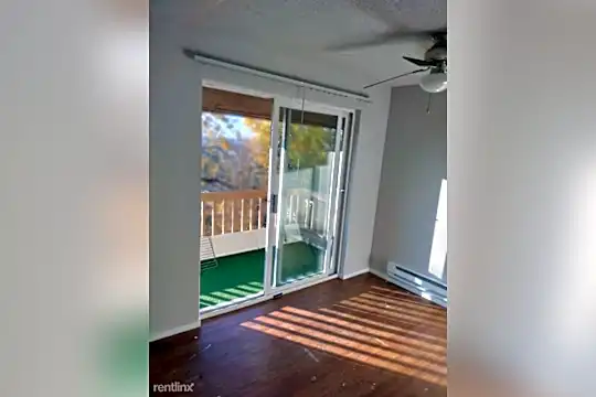 308 Summit Ave N Photo 2