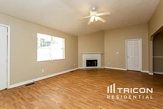 5910 Highview Drive SE Photo 2
