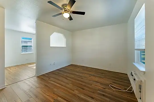 720 Pritchett Ln Photo 2