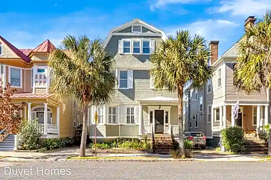 5 Colonial St Photo 1