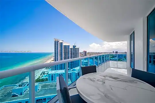 2711 S Ocean Dr #2905 Photo 2