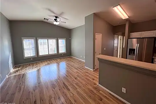 1606 Lefty Garcia Way Photo 2