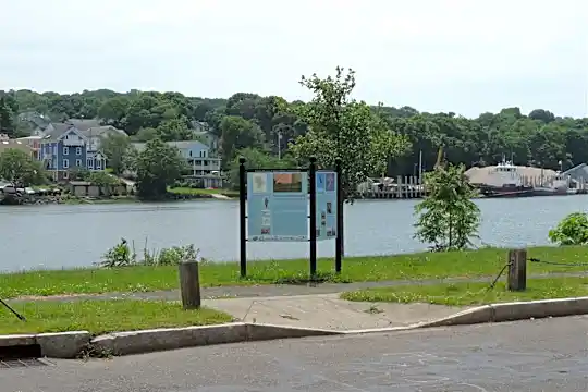14 Clinton Ave Photo 2