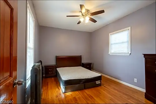 366 E 31st St #1 Photo 2