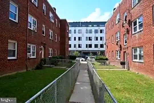1410 Young St SE #10 Photo 1