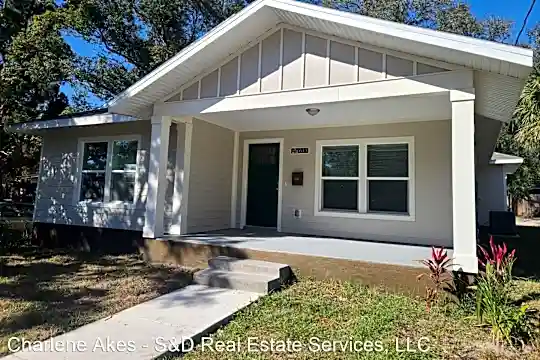 613 Ariana St Photo 1