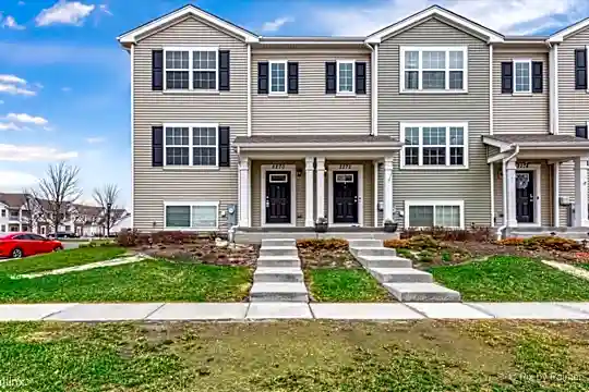 2270 Aurora Dr Photo 2