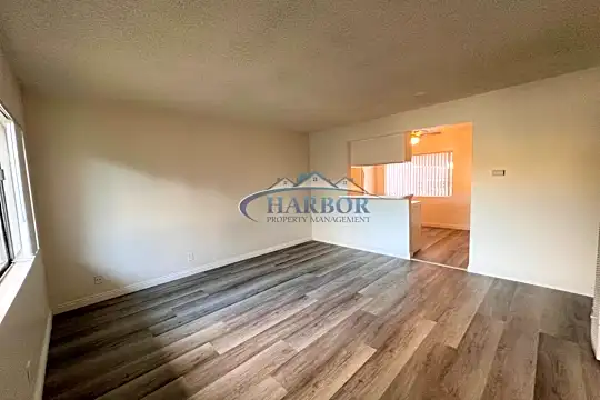 12302 S Inglewood Ave Photo 2