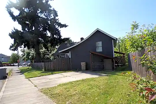 2305 NW Fillmore Ave Photo 2