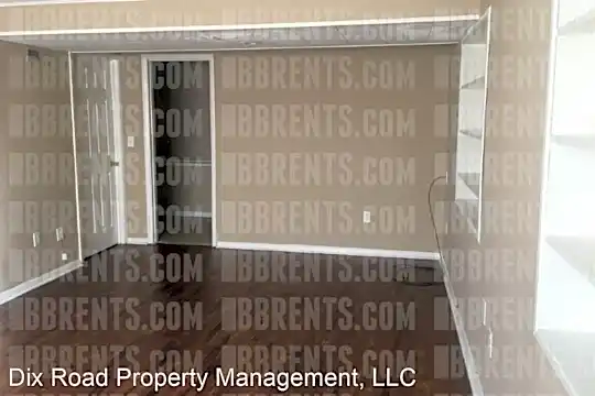 216 Heathrow Ct Photo 2