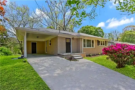 494 Hutchens Rd SE Photo 2