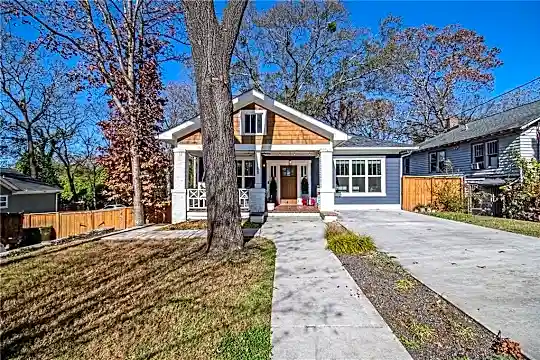 188 Rhodesia Ave SE Photo 2