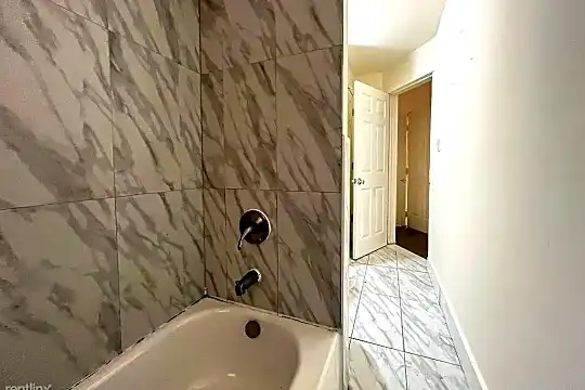 216 Bloomfield Ave Photo 2