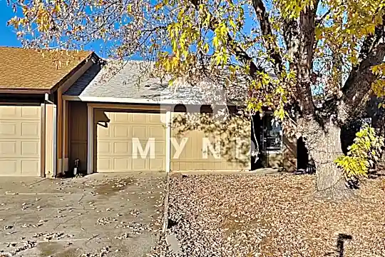 51 Quasar Cir Photo 1
