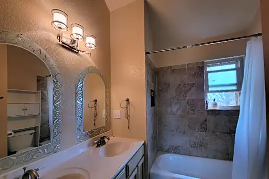 6008 Tee Ct Photo 2