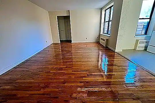 1310 Sheridan Ave Photo 2