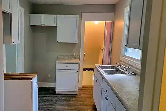 614 Arden Pl Photo 2