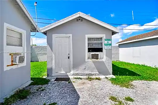 12101 Everglades St #18 Photo 2