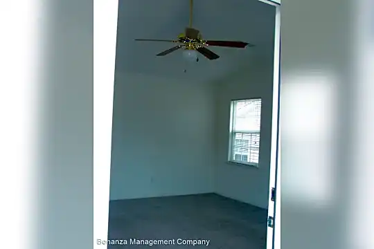 156 Springwood Ln Photo 2