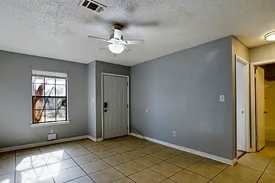 3375 Green Briar Cir Photo 2