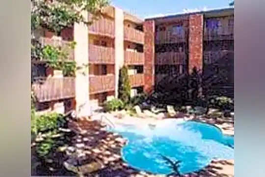 Embassy House Photo 2