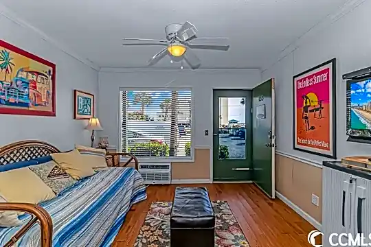 4516 Seaview St Photo 2