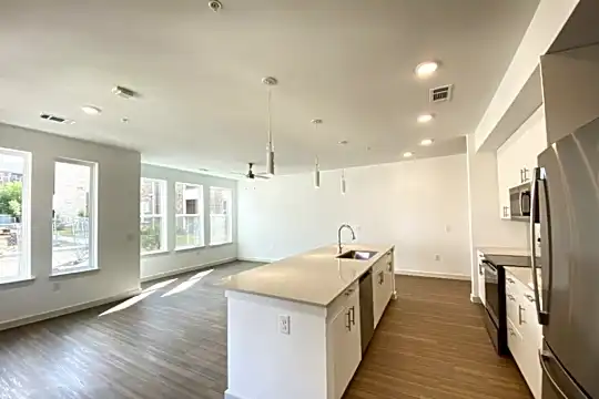 10748 E Crystal Falls Pkwy Photo 2