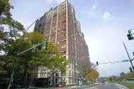 3240 Lake Shore Drive Photo 2
