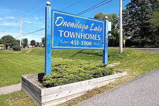 Onondaga Lake Townhomes Photo 2