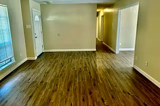 128 Vanderbilt Dr Photo 2
