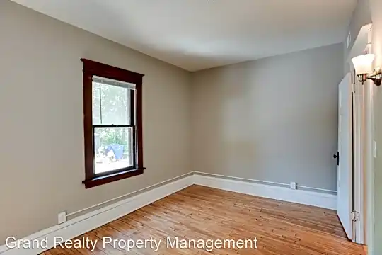 429 Fry St Photo 2