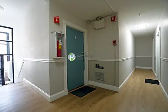 529 Beacon St Photo 2
