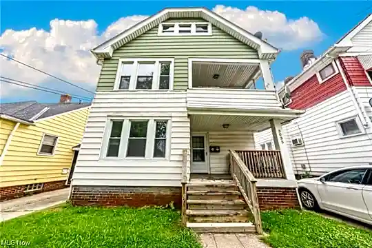 3035 W 116th St #LOWER Photo 2