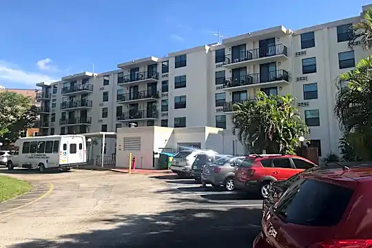 Pembroke Tower Apartments Photo 1