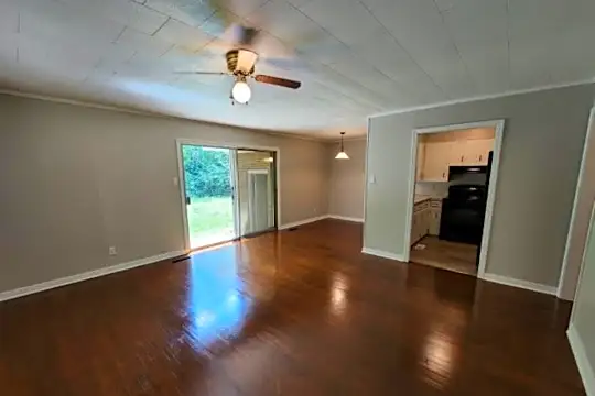 110 Valley View Dr Photo 2