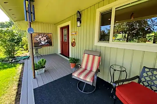 1151 Kenwood Dr Photo 2