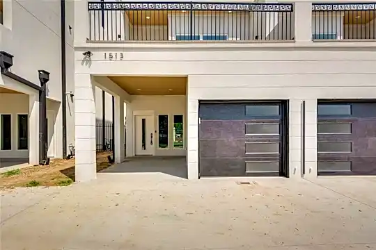 1513 Gano St Photo 1