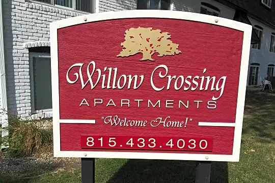 WILLOW CROSSING APARTMENTS Photo 2